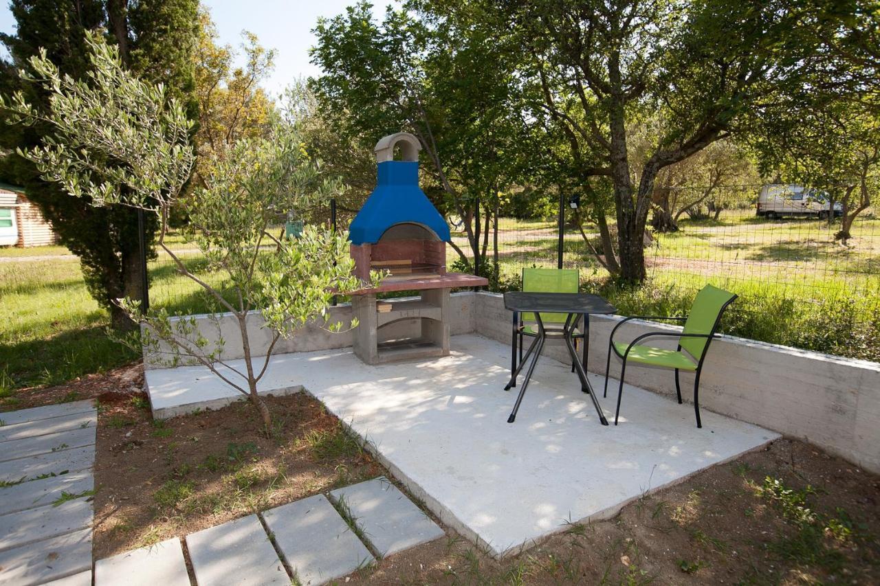 Apartmani Lea Starigrad Paklenica Bagian luar foto