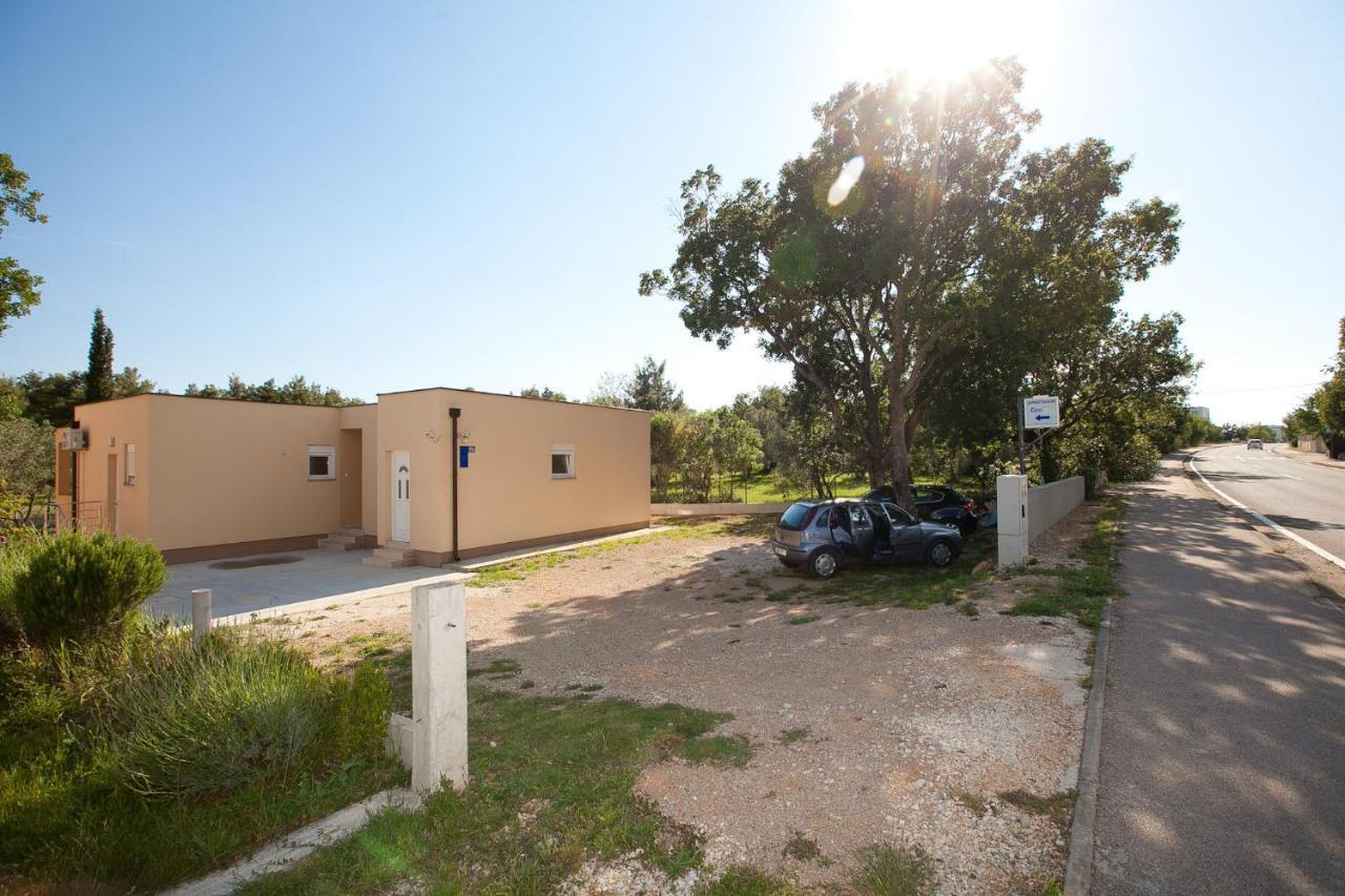 Apartmani Lea Starigrad Paklenica Bagian luar foto