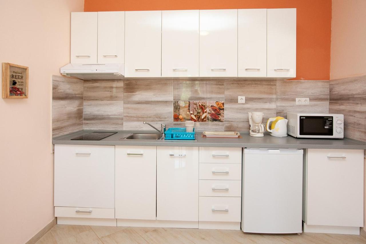 Apartmani Lea Starigrad Paklenica Bagian luar foto