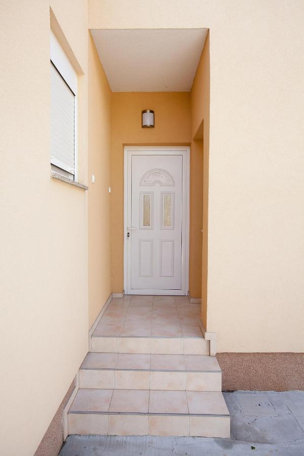 Apartmani Lea Starigrad Paklenica Bagian luar foto