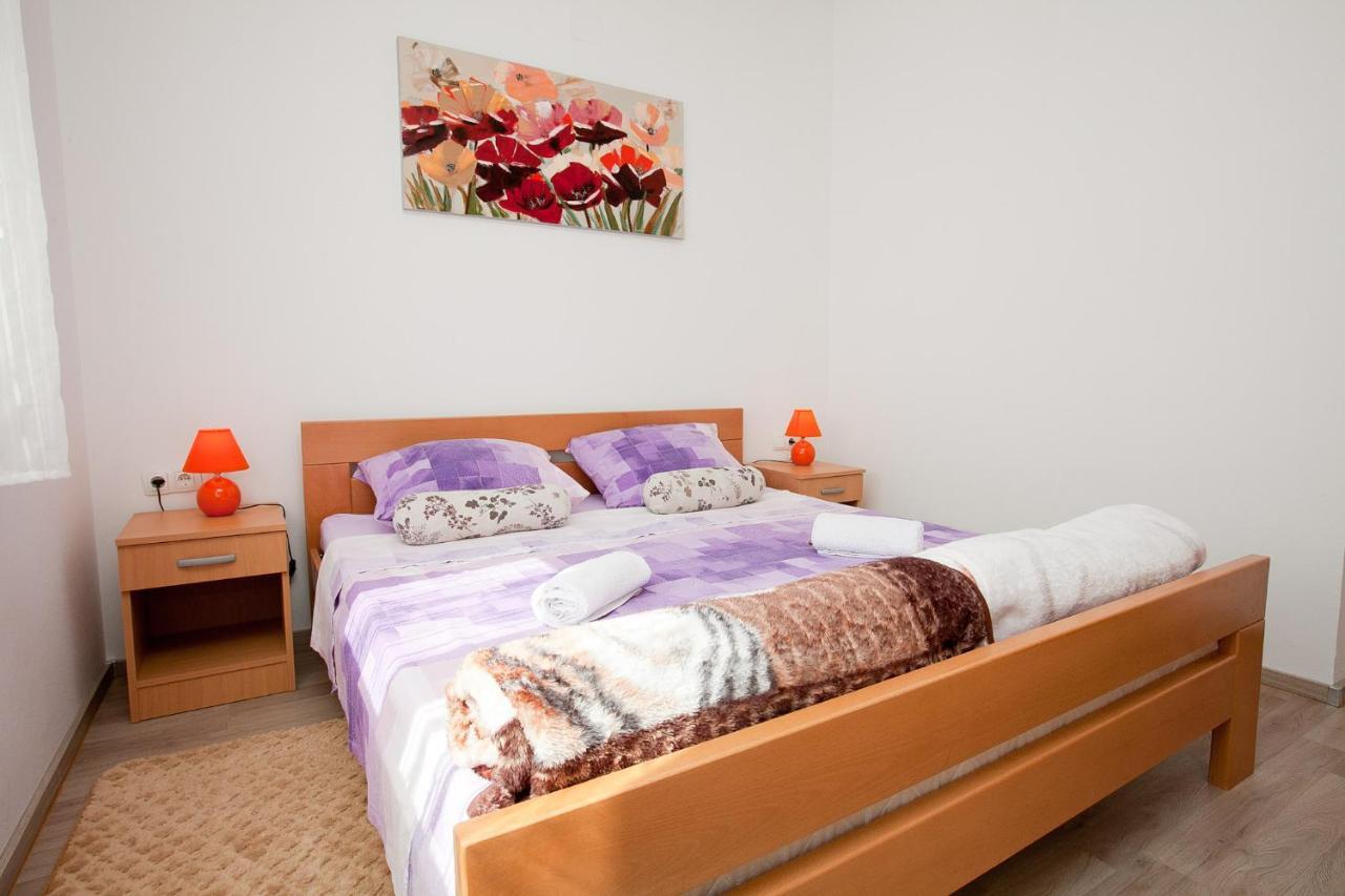 Apartmani Lea Starigrad Paklenica Bagian luar foto