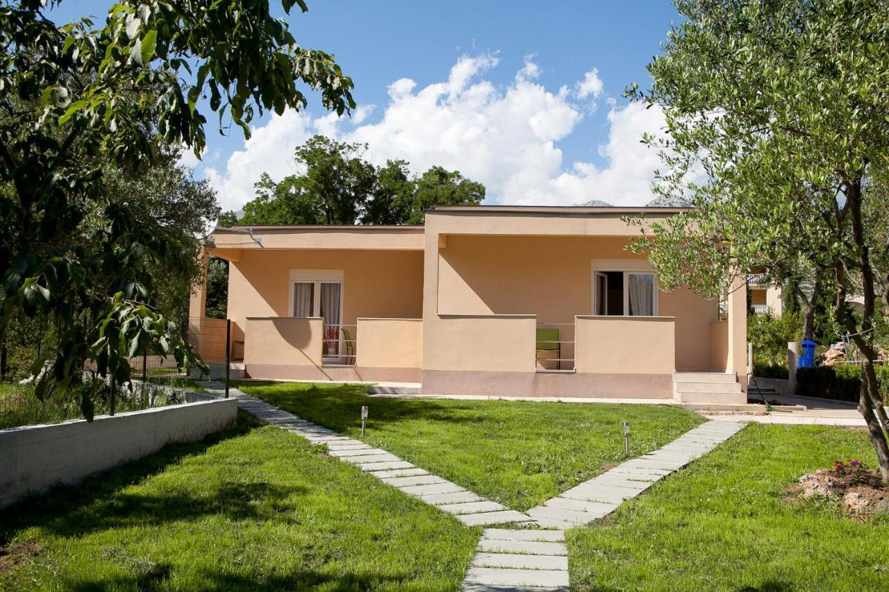 Apartmani Lea Starigrad Paklenica Bagian luar foto